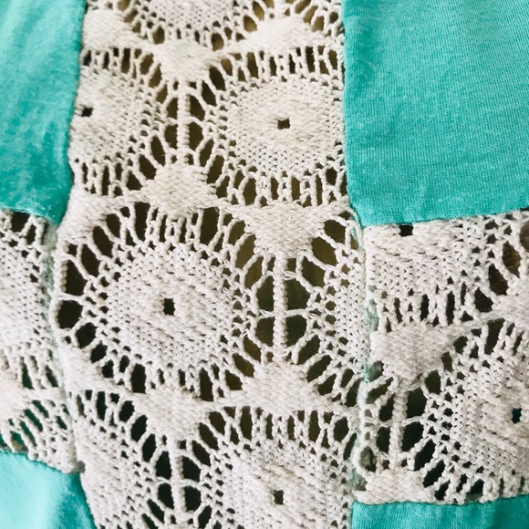 Beautiful Seafoam Top With Lace CROSS M - Picture 8 of 11